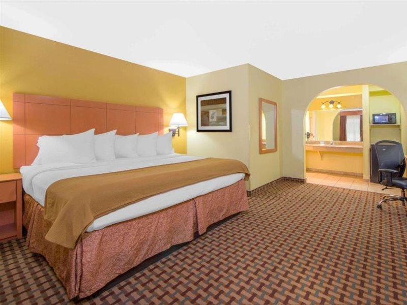 Days Inn By Wyndham Lubbock South Kültér fotó